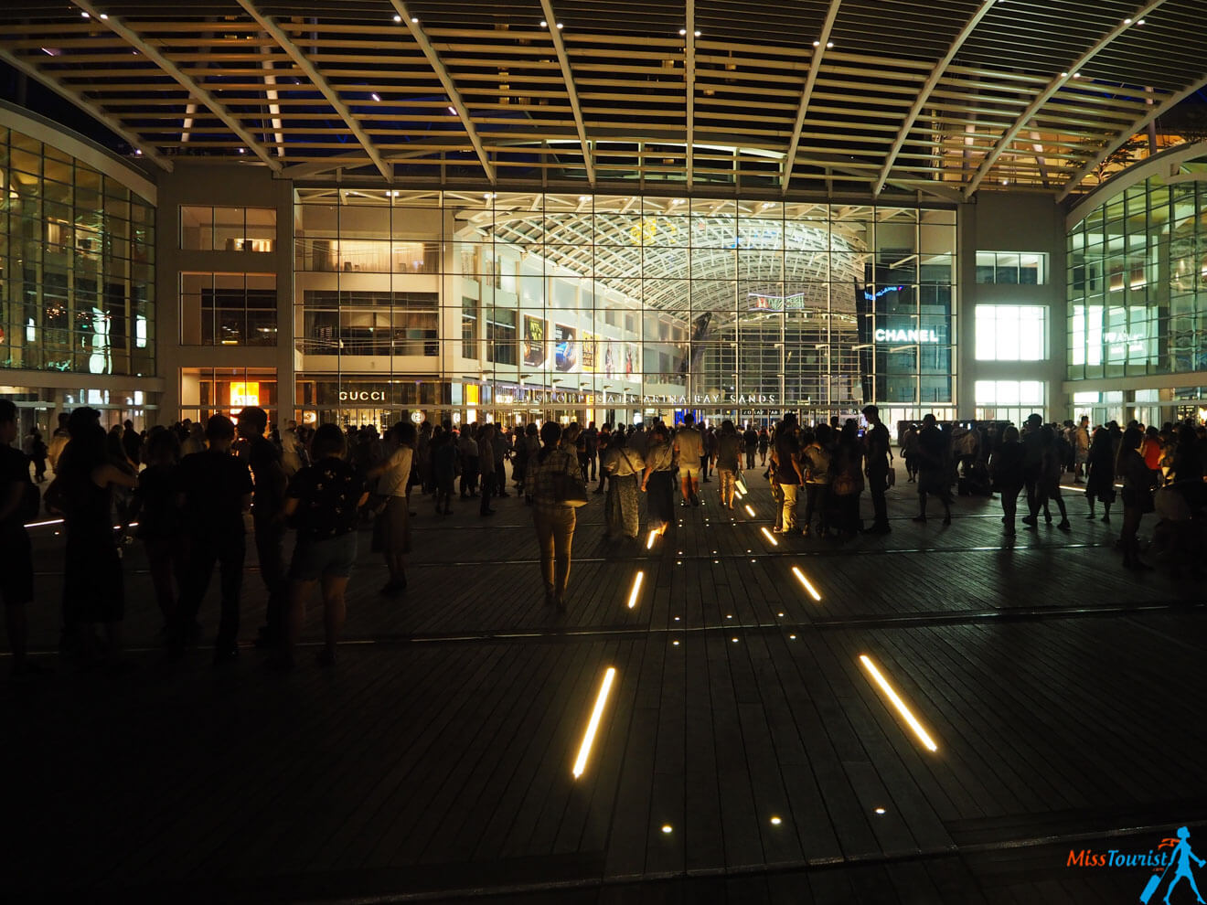 2 entrance to the wander full show singapore best view