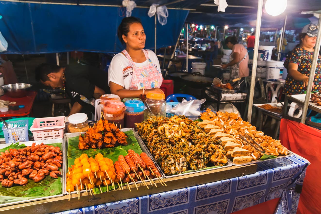 9 Things To Do On Koh Phangan thong sala night market 1