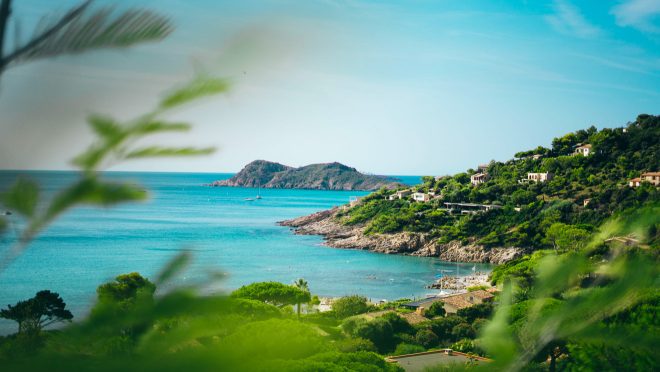 August . Saint-Tropez . France 10 Beach moments . LV By The Pool