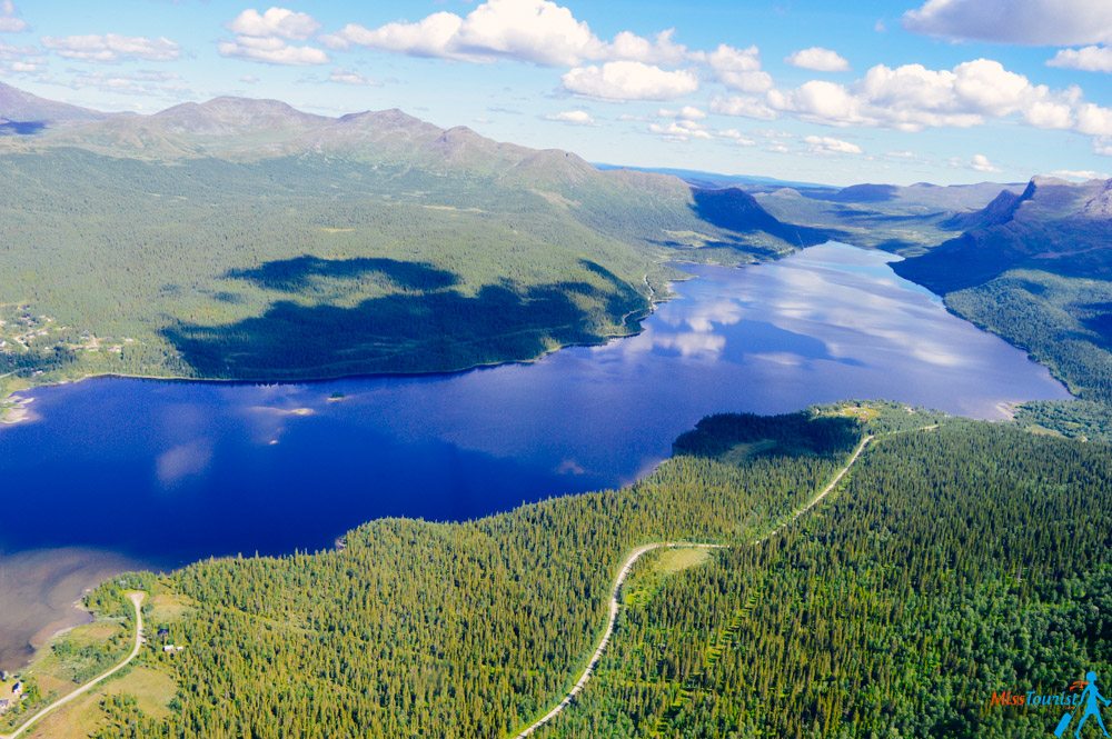 lakes-swedish-lapland-helicopter-ride