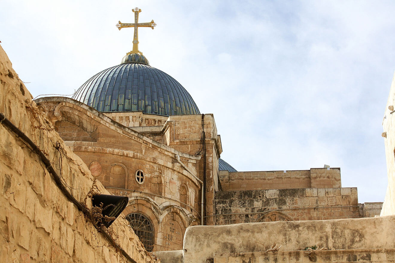 2 church of holy sepulchre hours