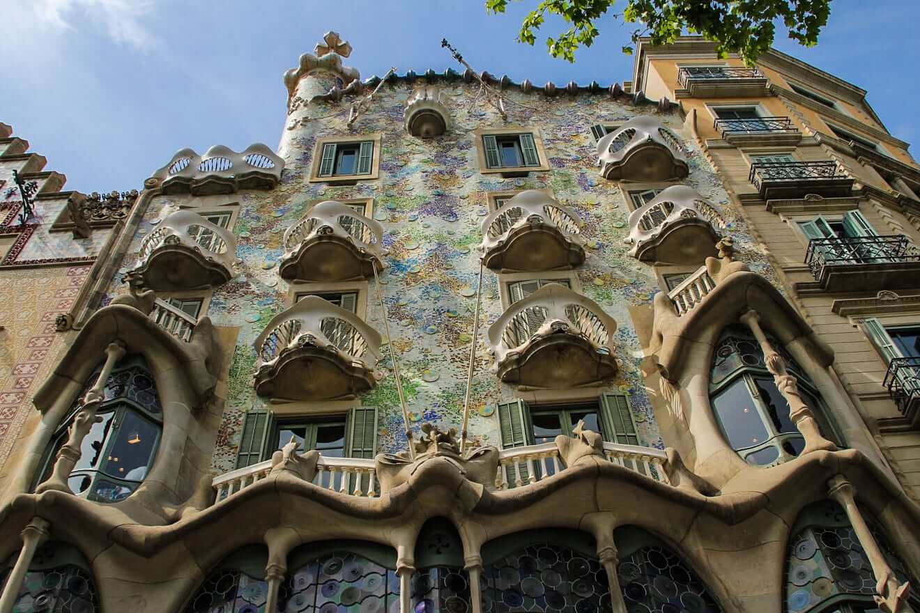 2 Casa Batlló facade skip the line