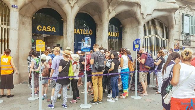 2 Casa Battlo queues Barcelona