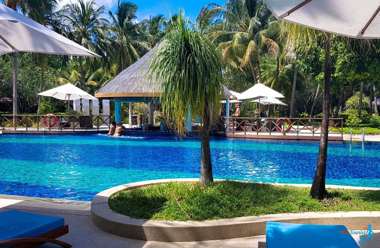 3 Amazing Resorts In The Maldives Bandos pool