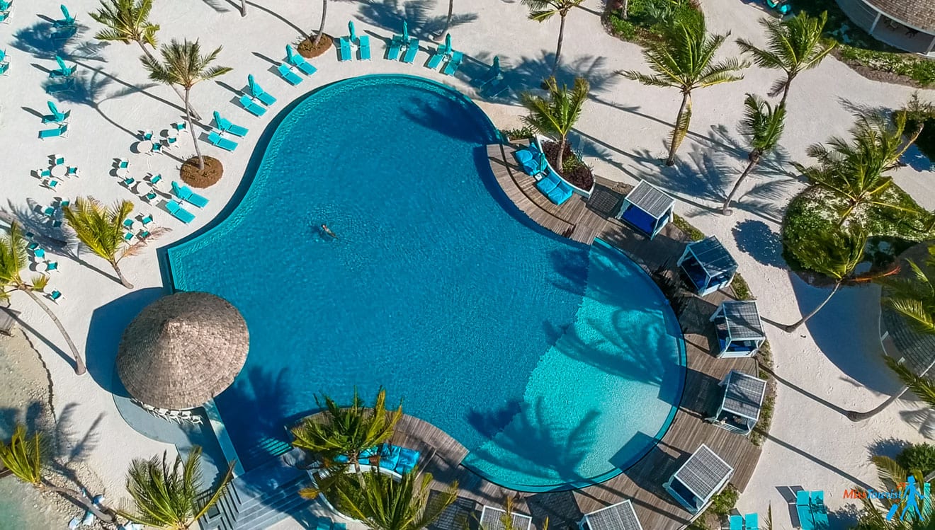 3 Amazing Resorts In The Maldives Kandima pool 5