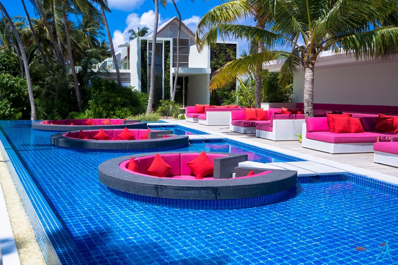 3 Amazing Resorts In The Maldives Kandima water bar