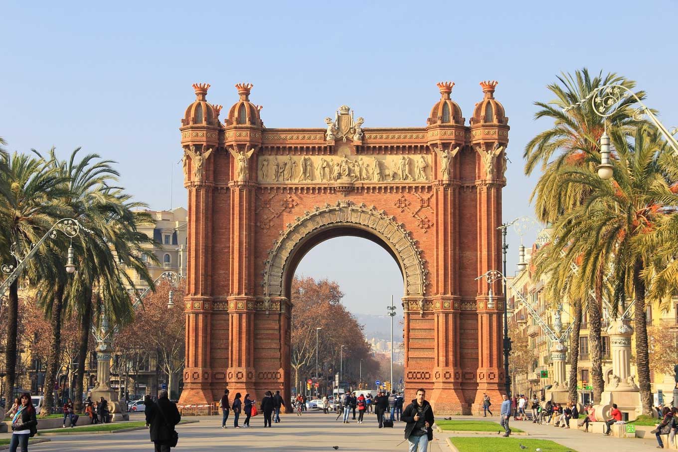 Barcelona Passes – which one is worth the money arc de triomphe