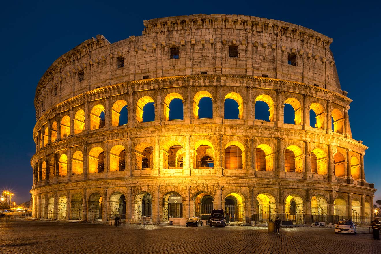 6 most crowded places in Rome and how to avoid the line 2 colosseum night