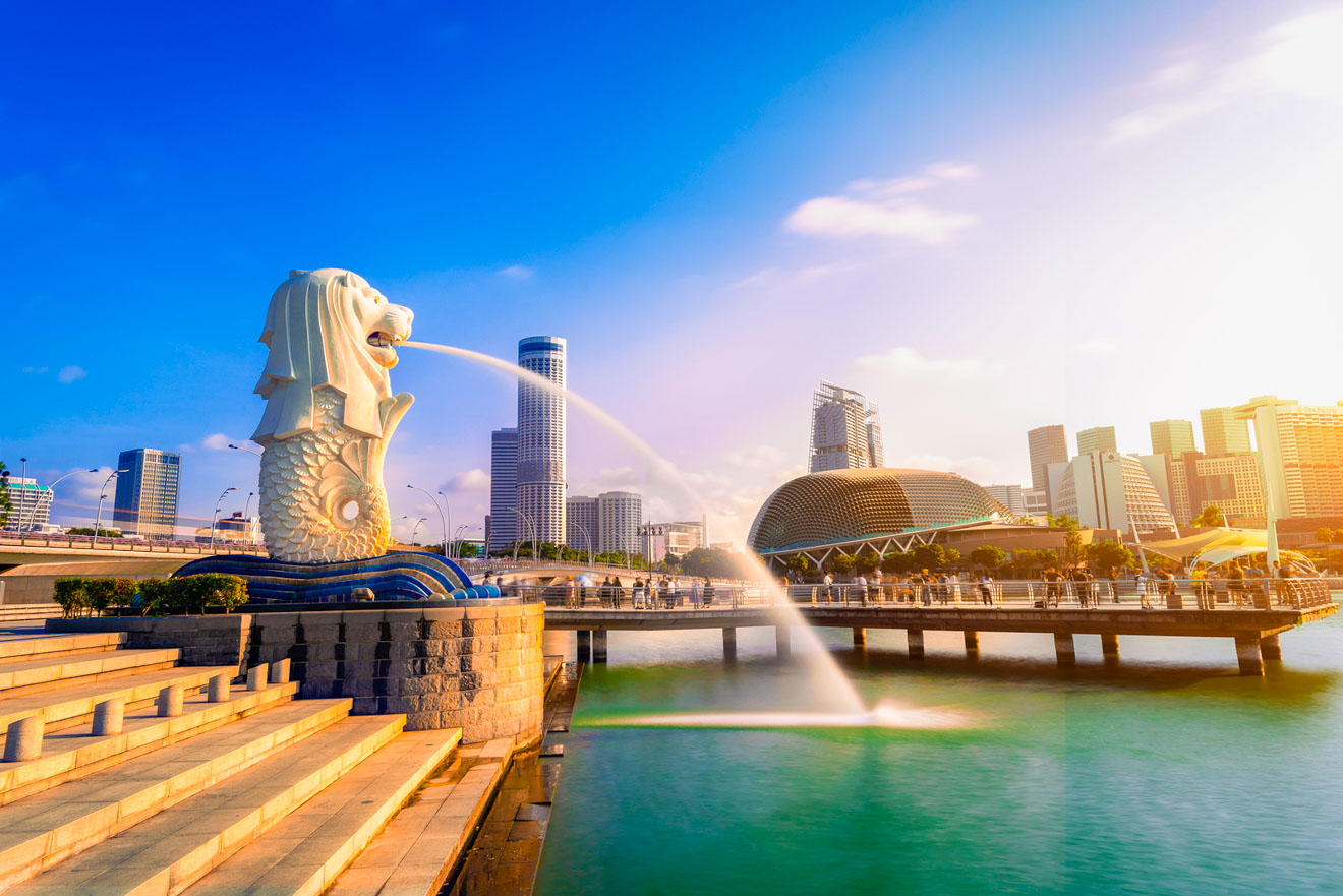 The merlion statue in singapore with the city skyline in the background.