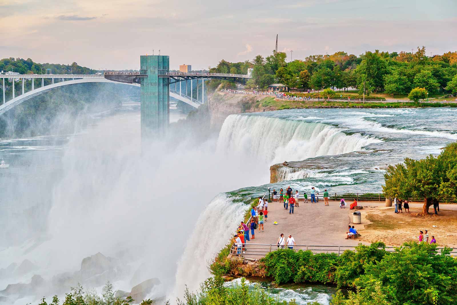 8 things you should know before renting a car in Canada niagara falls scenery