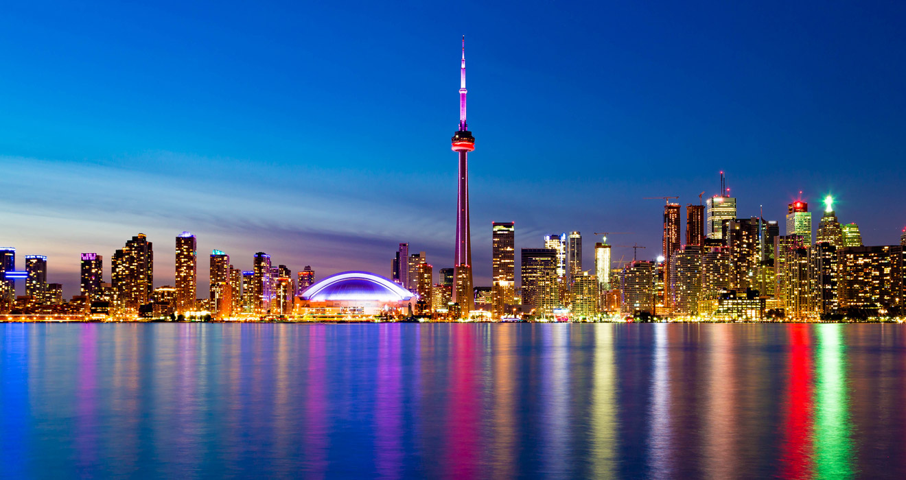8 things you should know before renting a car in Canada toronto tv tower