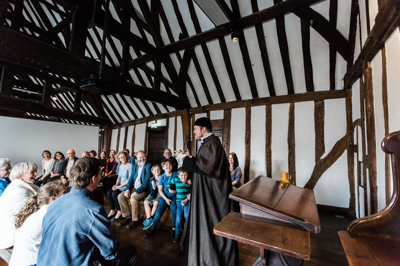 11 Best Things to do in Stratfod-Upon-Avon Shakespeare's Schoolroom & Guildhall 1