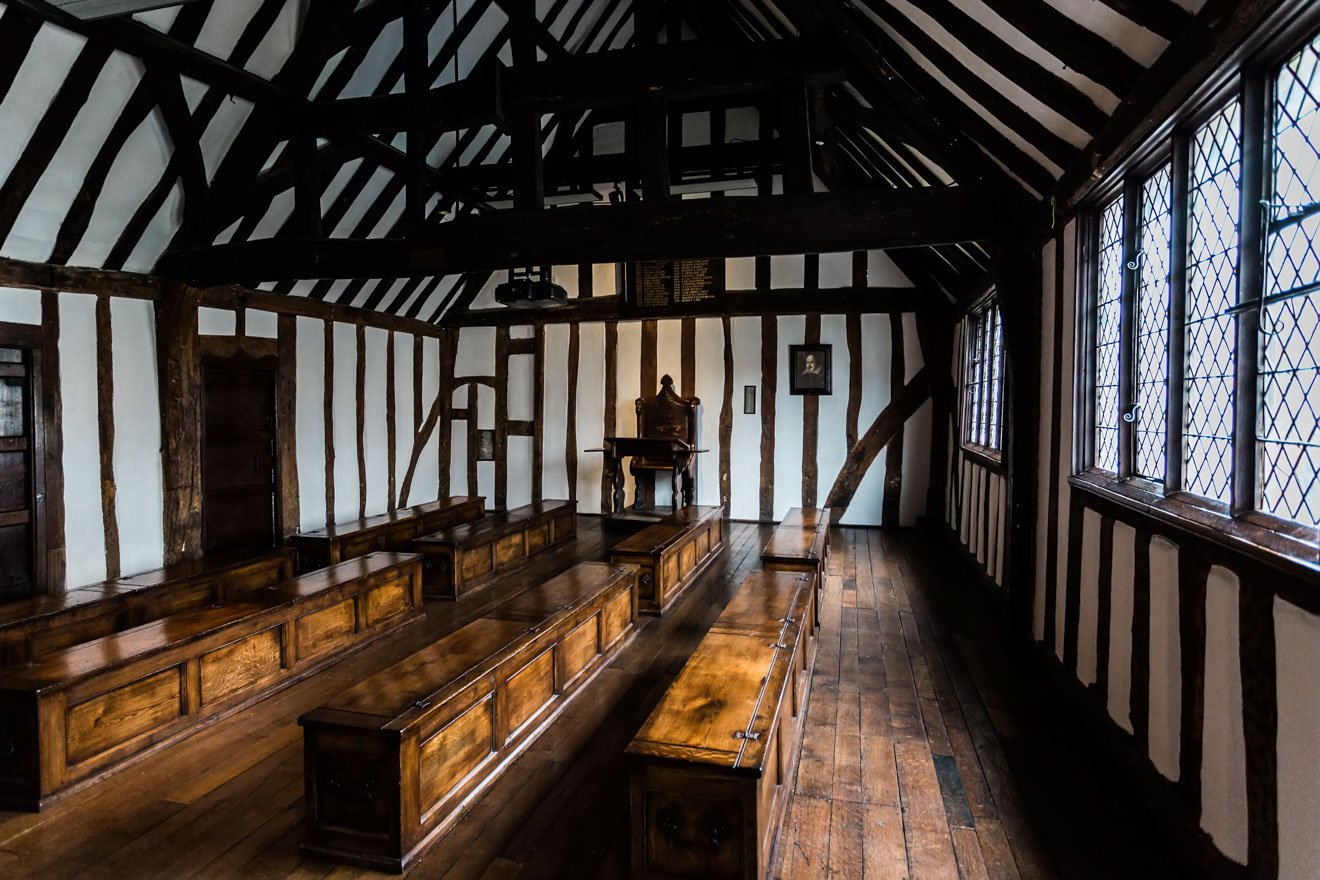 11 Best Things to do in Stratfod-Upon-Avon Shakespeare's Schoolroom & Guildhall 2