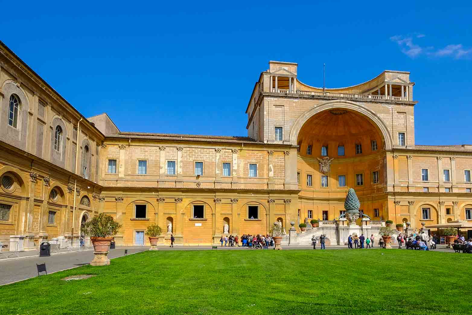 How To Avoid The Long Lines At Vatican Museums in Rome, Italy 1