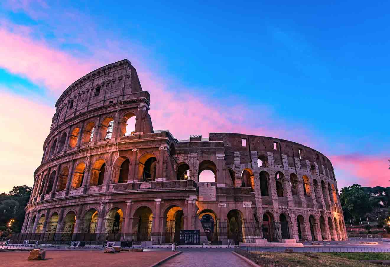 colosseum at night rome