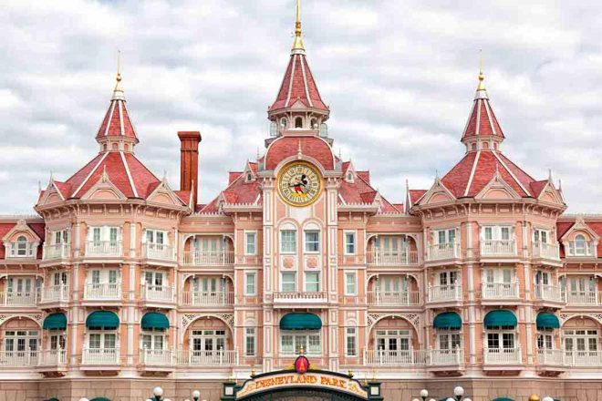 hotels across the street from disneyland