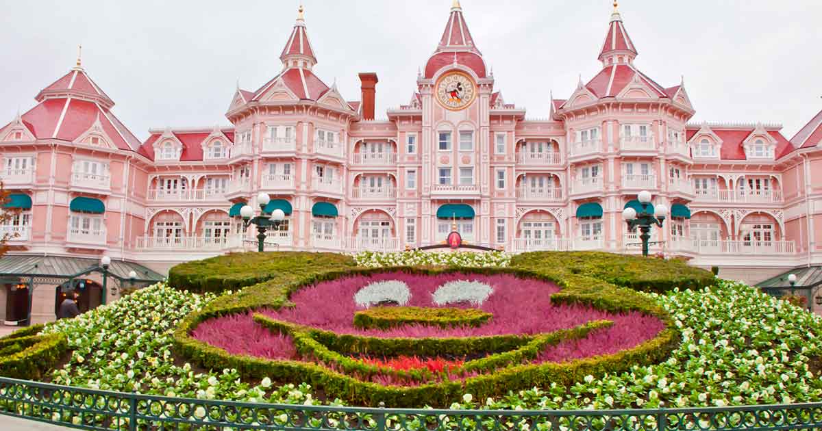 The nearest hotels to Disneyland Paris within walking distance