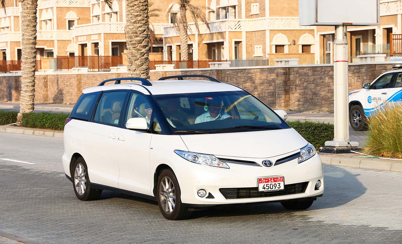 Renting a Car in Dubai, UAE 9 Things You Should Know Before