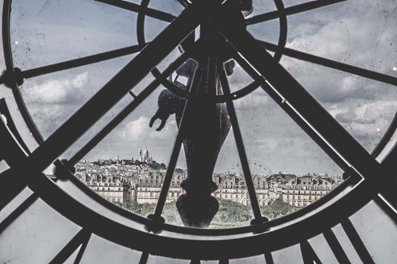 paris clock