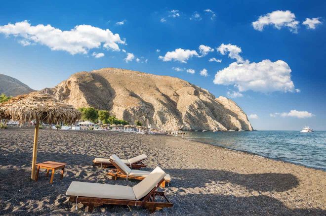 best-areas-to-stay-satorini-beach