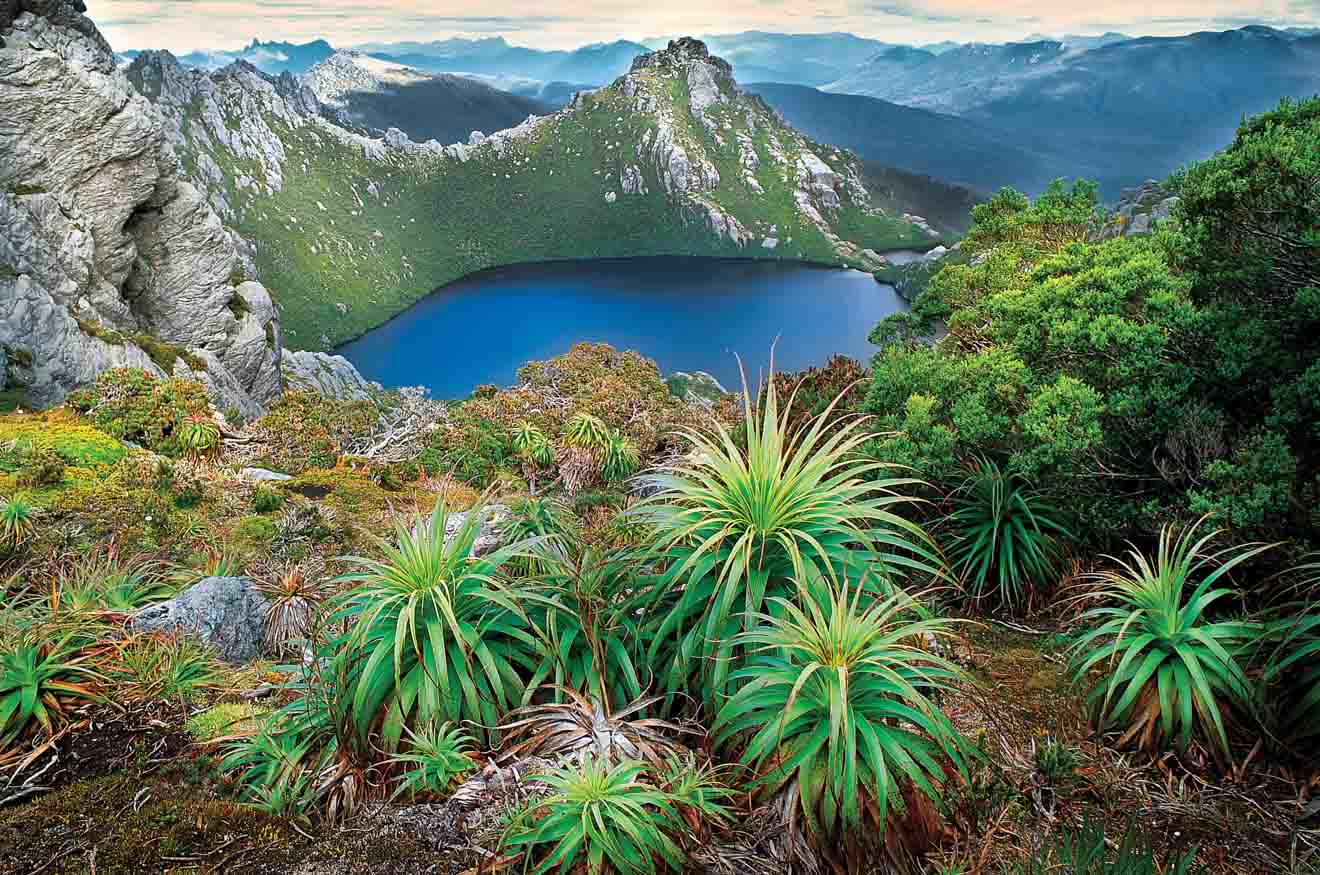 Lake Oberon Western Arthur Range tasmania tourist attraction