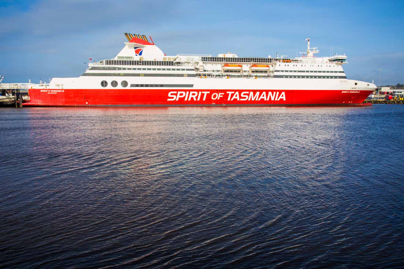 Mersey River Devonport tasmania Ferry Tour