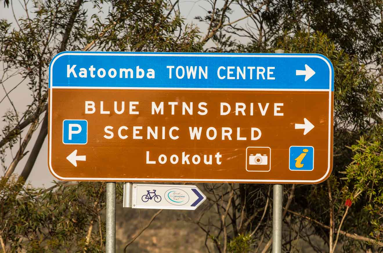 Tourist road signs Blue Mountains by car