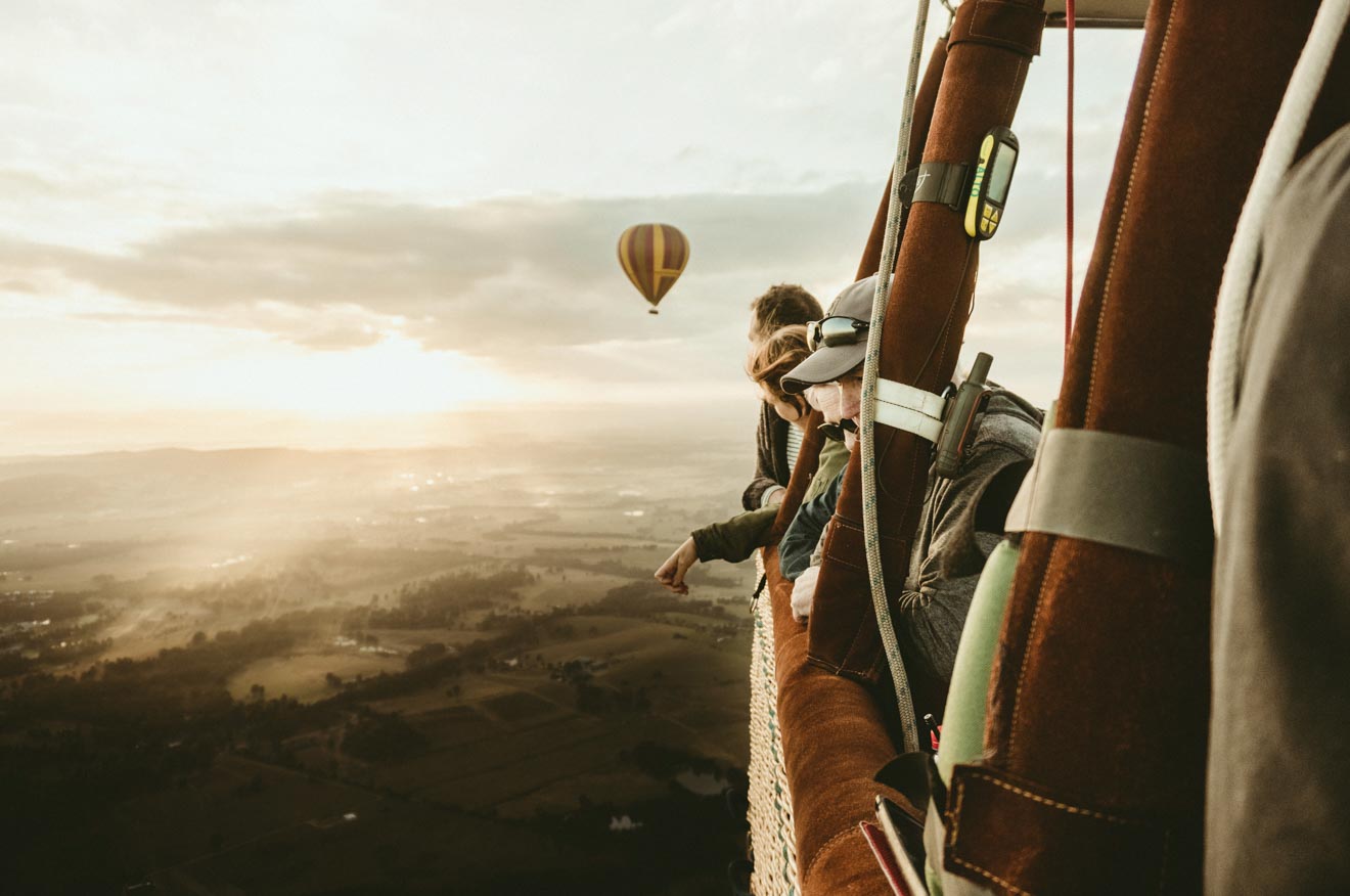 hot air balloon ride over the Hunter tour from sydneyValley