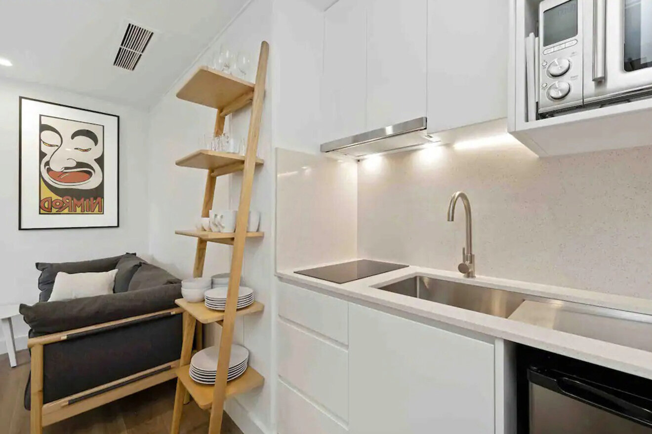 Elegante estudio con balcón en Sídney: perfecto para viajeros de negocios.