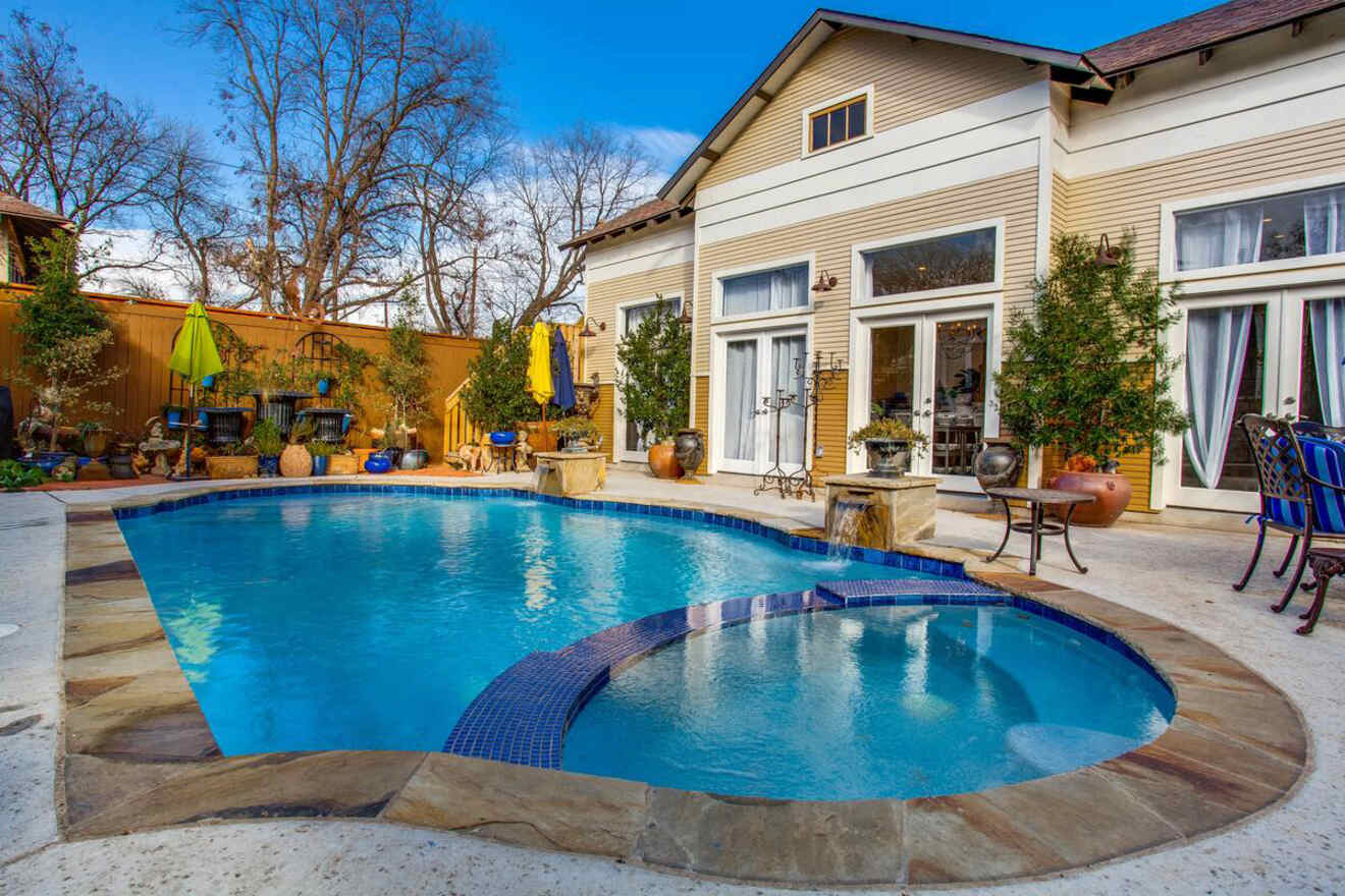 Top 16 Airbnbs in Dallas Texas + 5 MUST STAY spots!