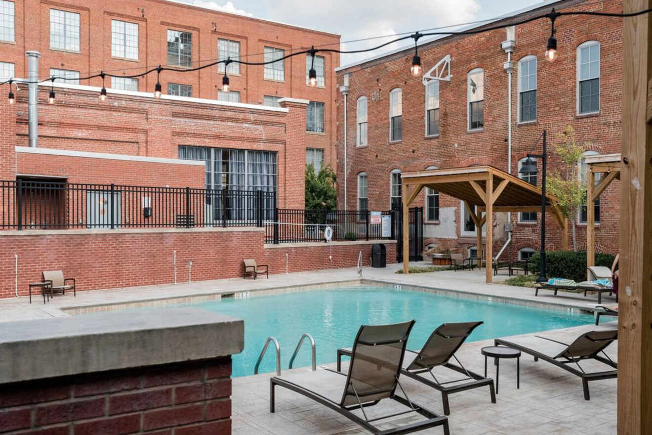 Casa histórica de ladrillo de 100 años en Little Italy: el mejor alojamiento en Durham para viajeros de negocios.