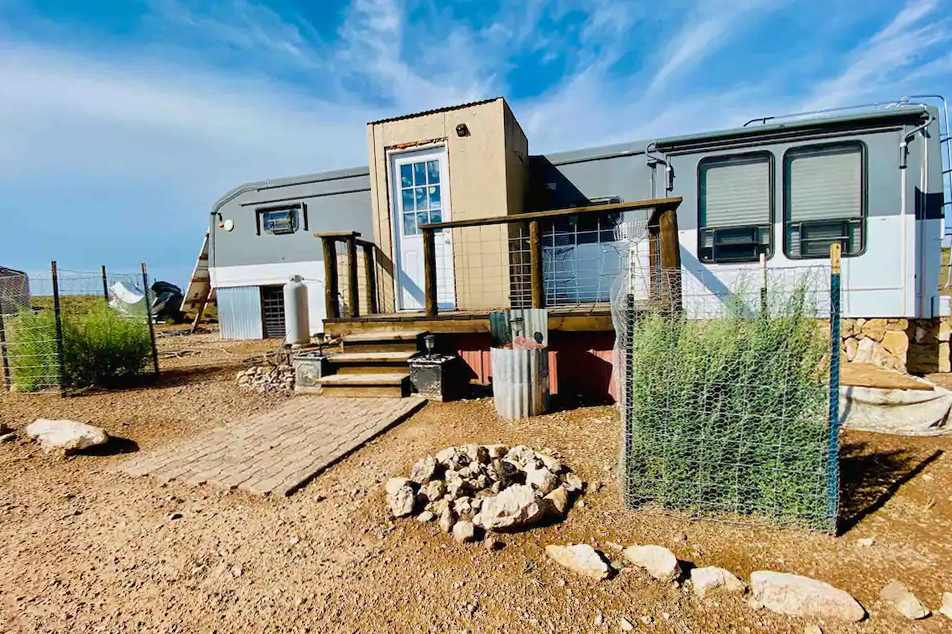 Un camión con energía solar en el desierto de Arizona: dónde alojarse en el Gran Cañón