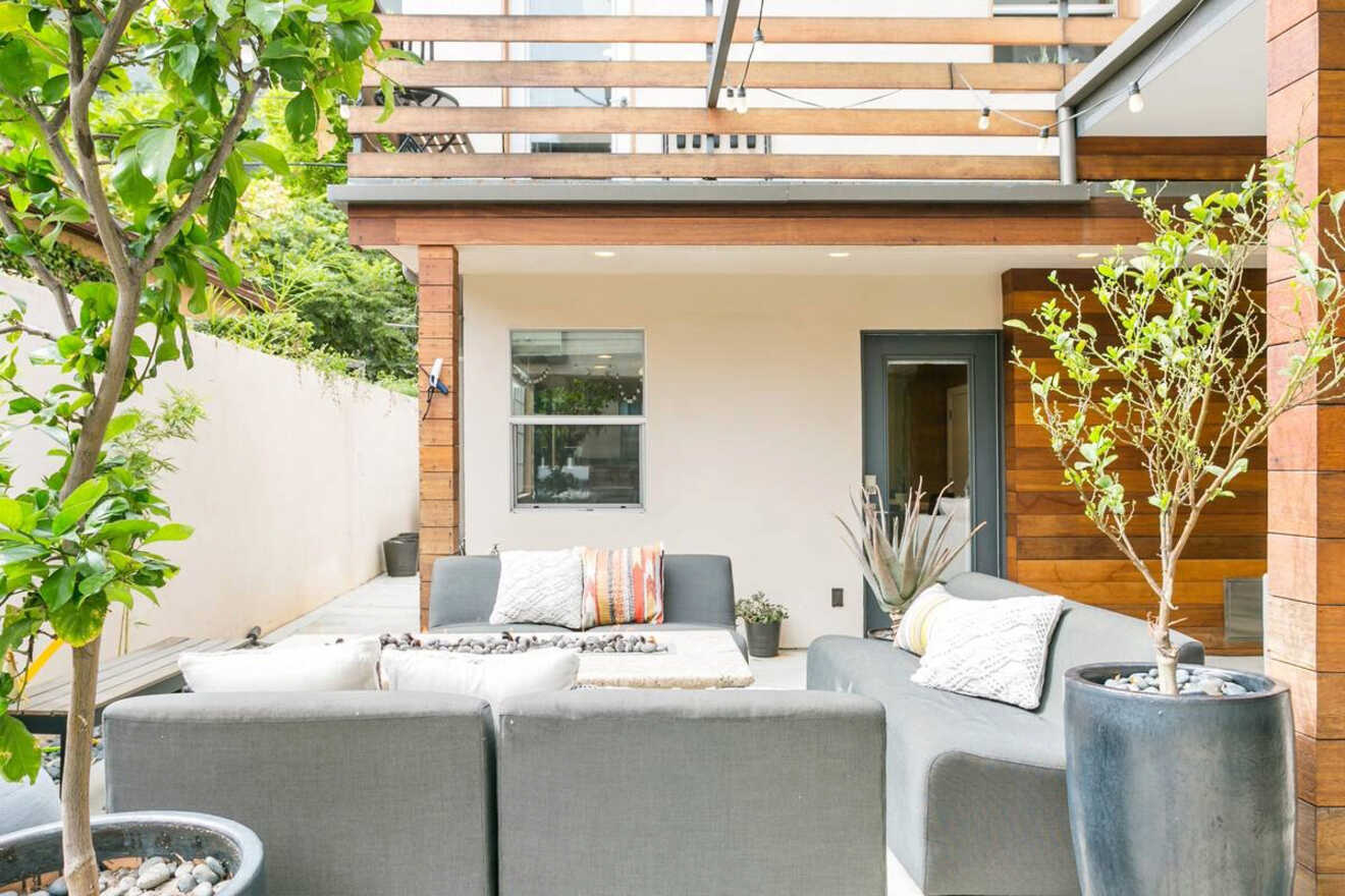 12 BEST Airbnbs in Los Angeles (Including Some Unique Ones!)