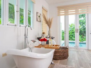 3 2 ♡ PRIVATE swimming pool tub Suite 3