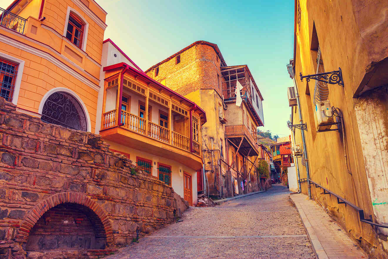 1 Visit the Tbilisi Old Town 1