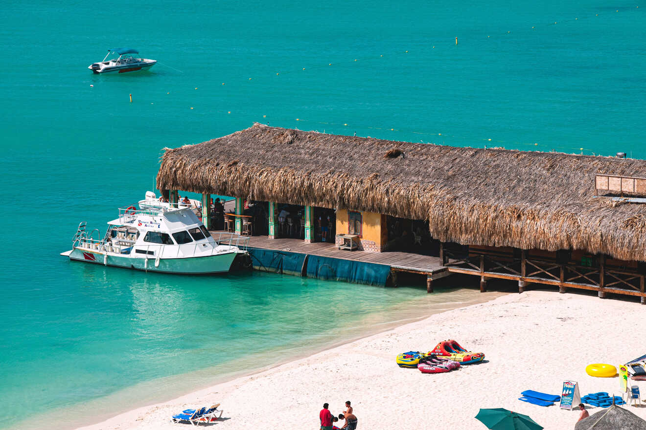 2. Palm Beach tempat menginap di Aruba untuk kehidupan malam terbaik