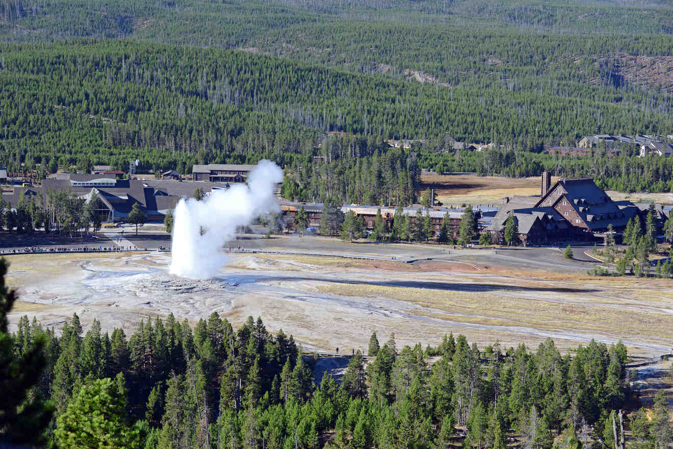 6.1 BONUS How to stay inside the Yellowstone National Park