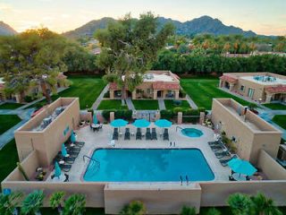 3 2%20Scottsdale%20Plaza%20Resort%20With%20the%20pool
