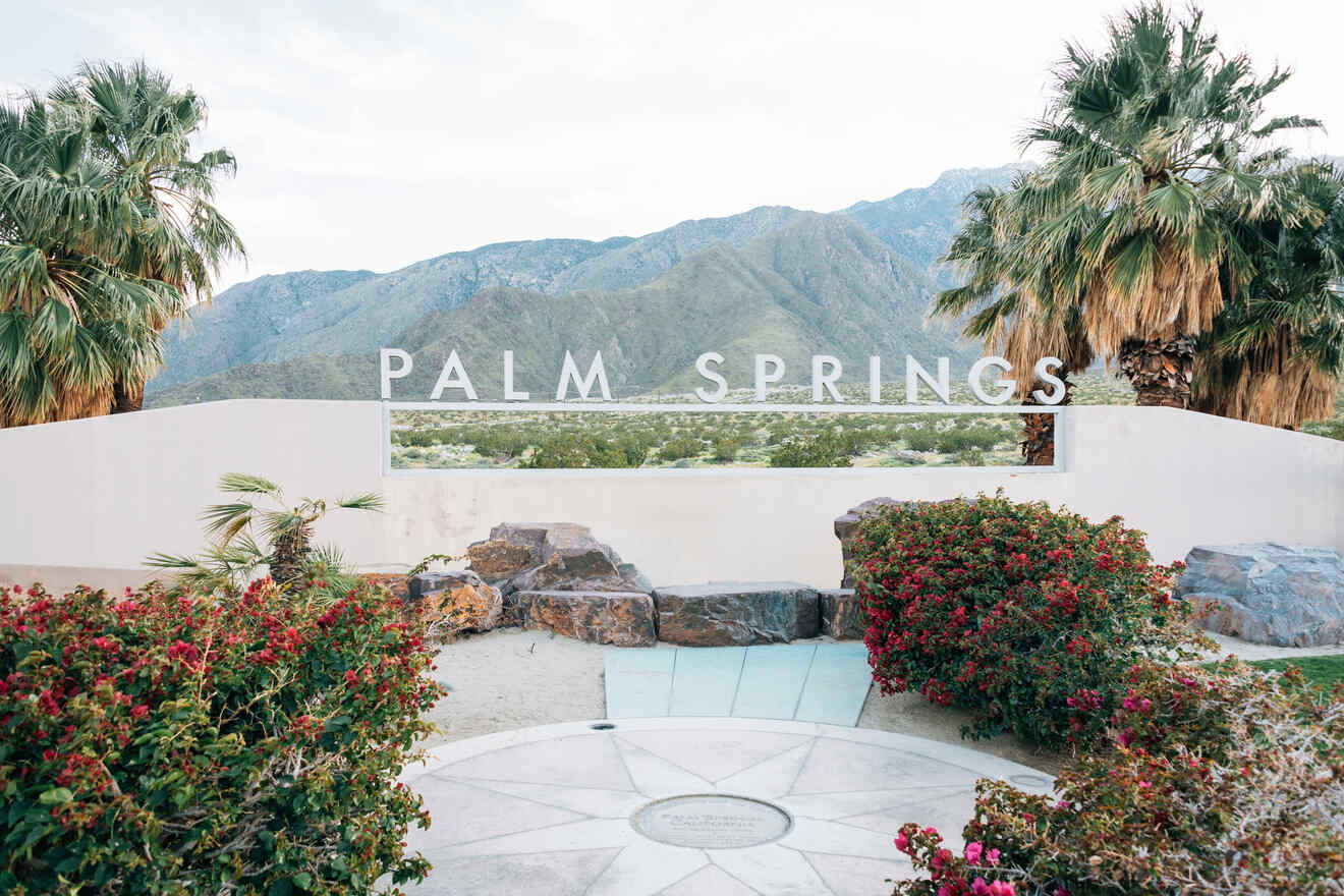 view of a sign saying Pal Springs with mountains in the background