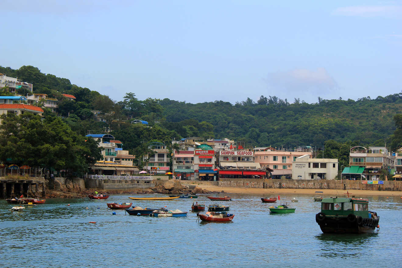 12.2 Hippy village and Kamikaze Caves of Lamma Island