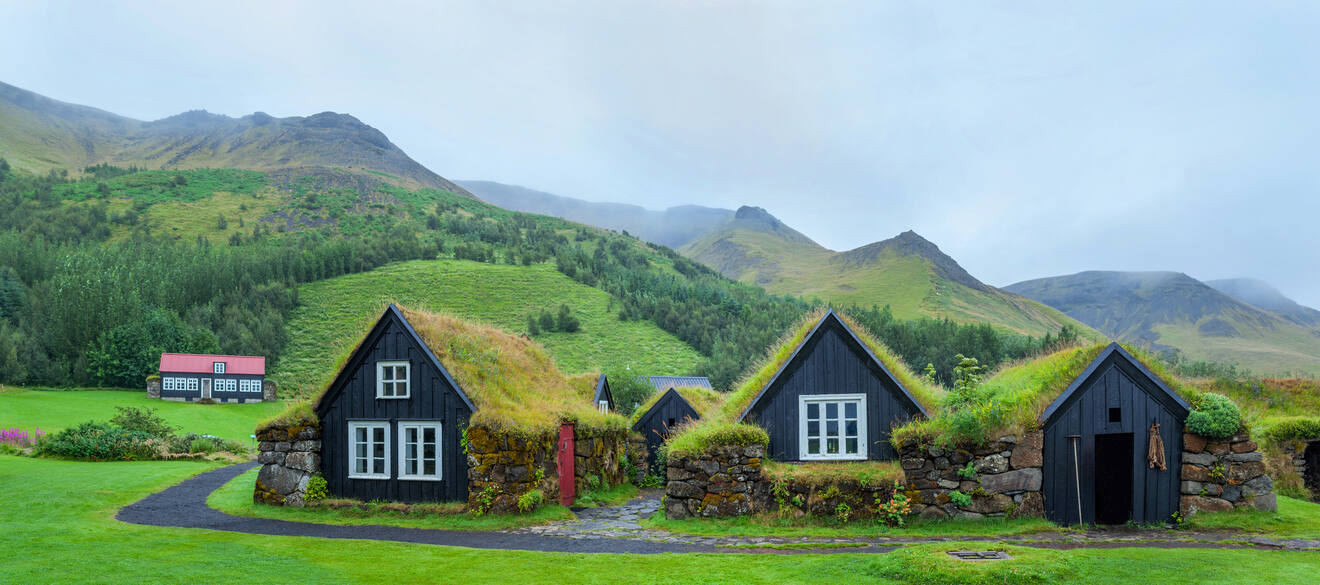 How many days are recommended for Iceland