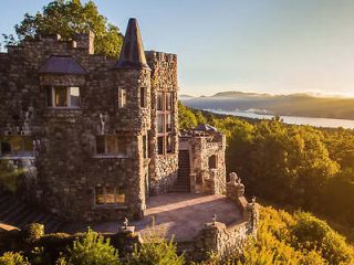 2 2%20Highlands%20Castle%20with%20free%20parking%C2%A0