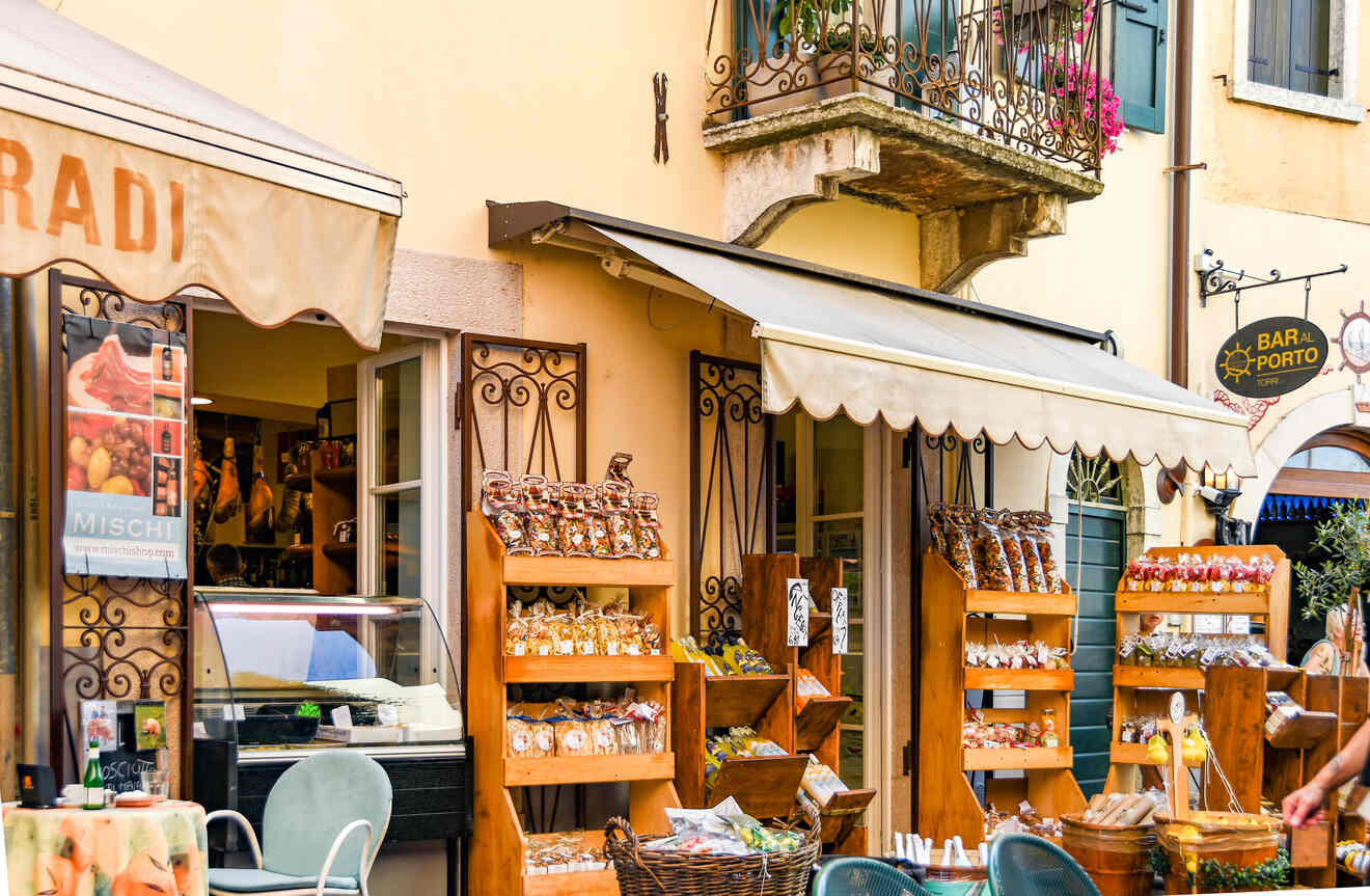 8 souvenirs at the many Markets in Lake Garda