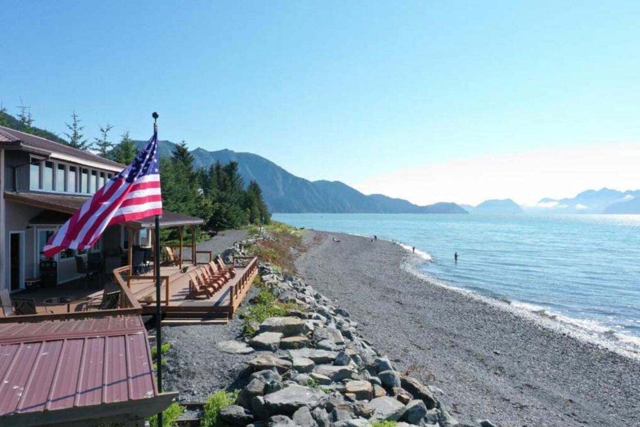 An image of the beach at Lowell Point, the best place where to stay in Seward, Alaska, for the outdoors 