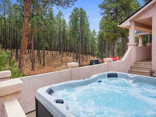 3 4%20Serene%20&%20Charming%20with%20jacuzzi