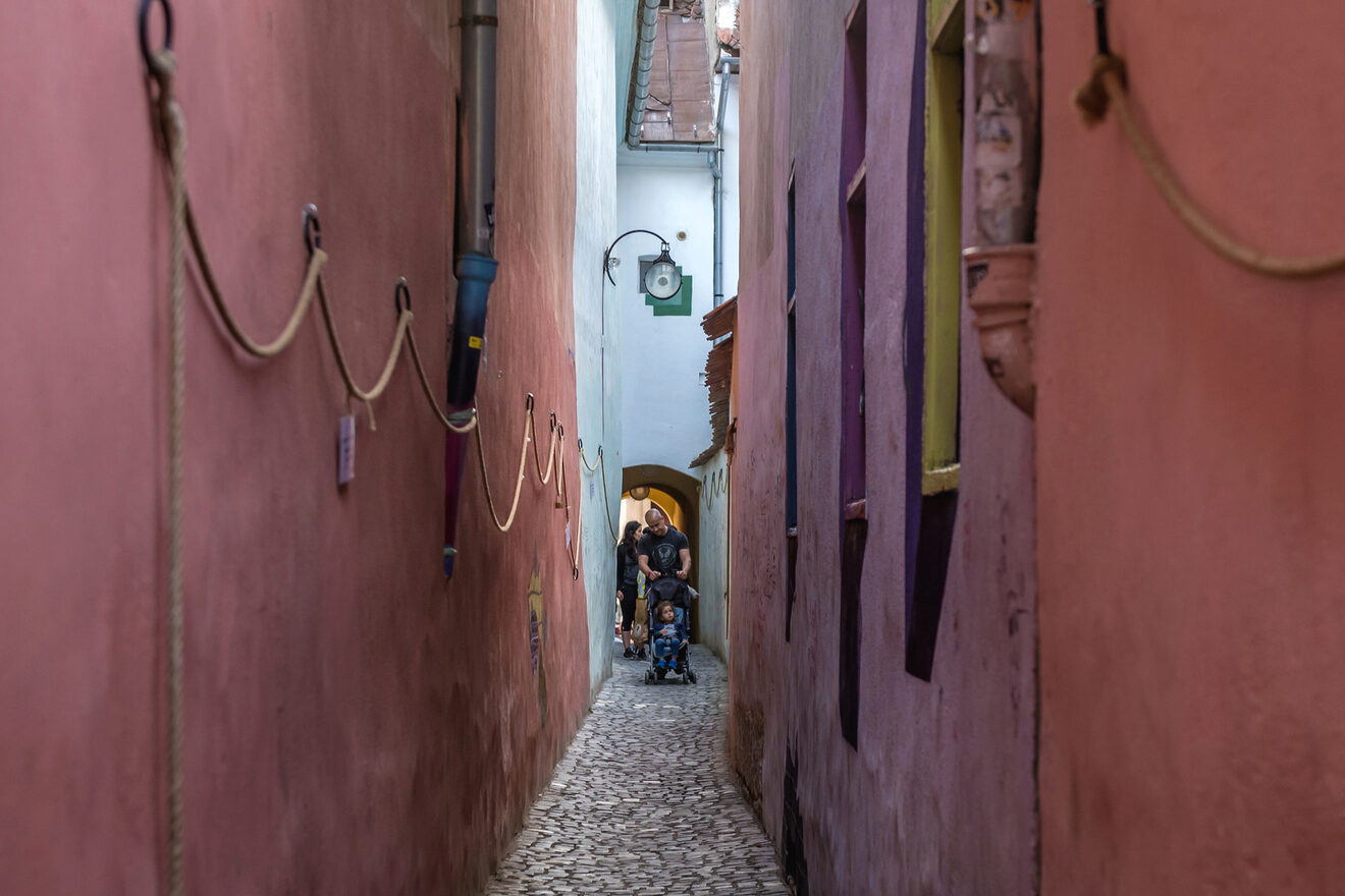 5 the narrowest streets in Europe