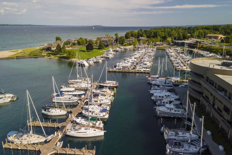 Where to Stay in Traverse City – 3 Best Places & Top Hotels