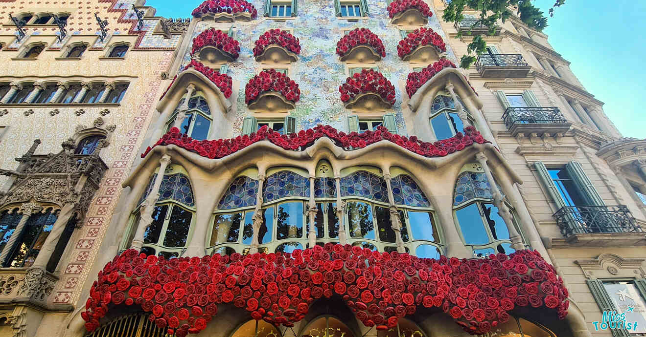 Casa Batllo saint Jordi day roses