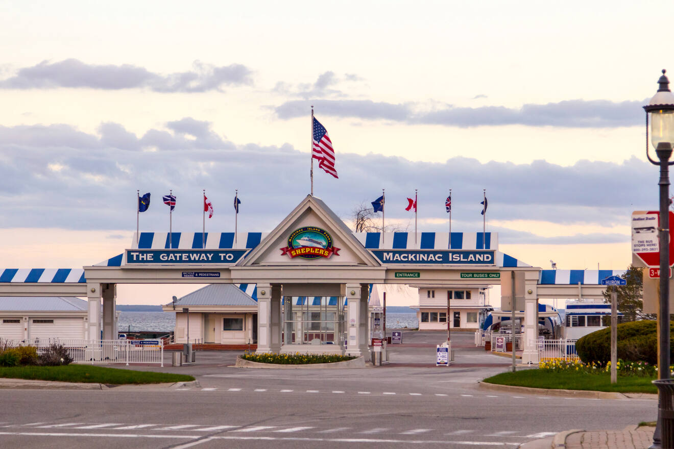 best Mackinac Island hotels on the water