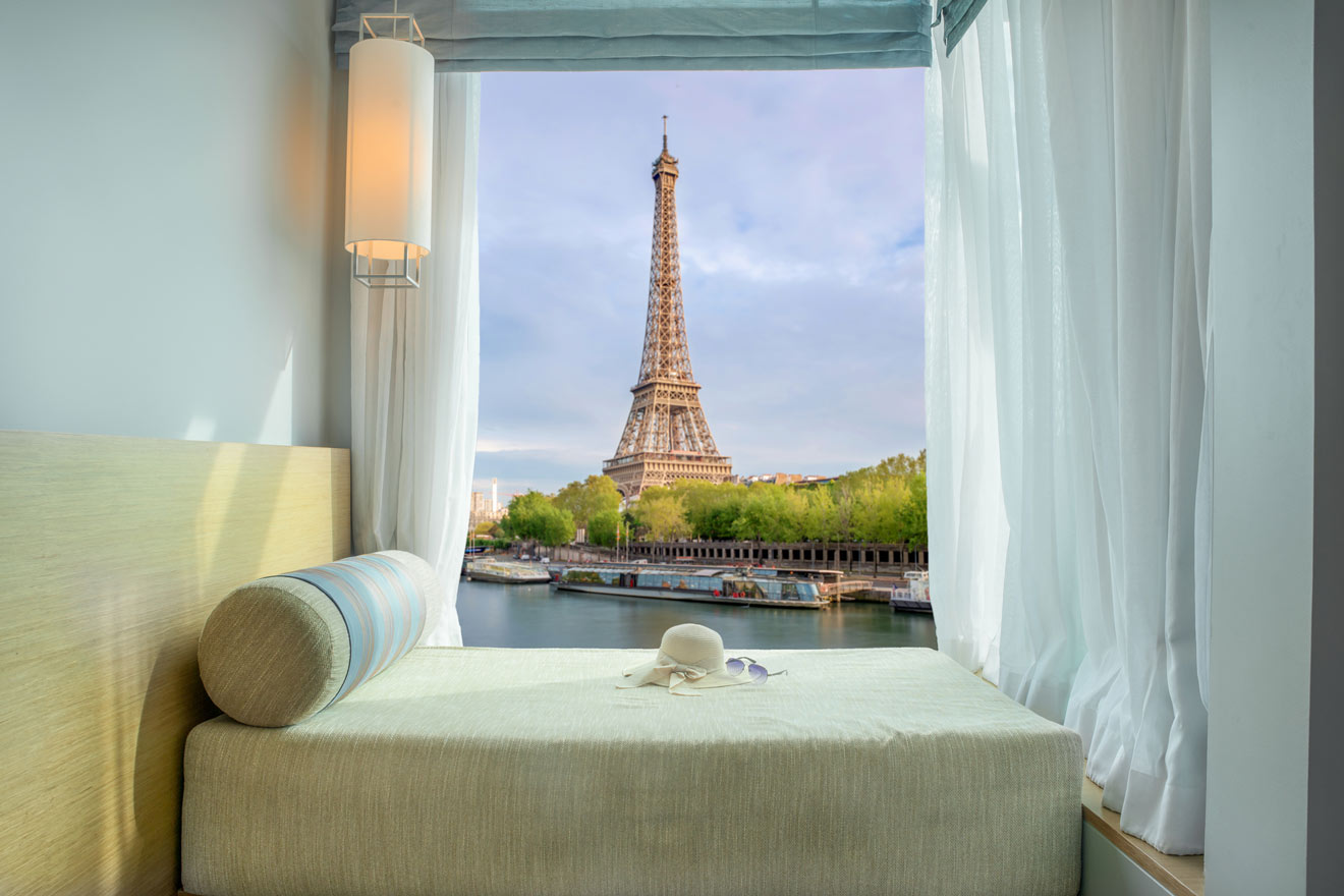 Best paris hotels with eiffel tower view balcony